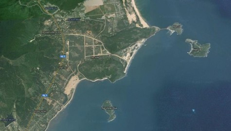 3 Hòn gồm Vũng Chùa, Hòn La, Hòn Cỏ đã tạo thành một trục tam giác với địa thế rất đẹp (ảnh Google maps) 3 Hòn gồm Vũng Chùa, Hòn La, Hòn Cỏ đã tạo thành một trục tam giác với địa thế rất đẹp (ảnh Google maps)