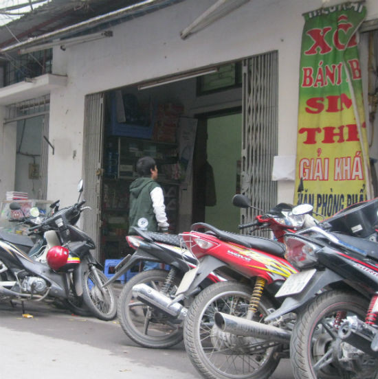 Thường là sau khi mời chủ xe uống nước, đám "cò" xe mới bắt đầu giở trò "dìm" giá, ăn chặn.