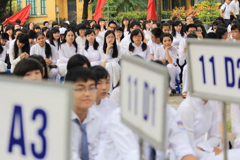Hàng nghìn học sinh Chu Văn An tham gia cuộc thi viết tìm hiểu đất nước, con người và nền giáo dục Ireland. Hàng nghìn học sinh Chu Văn An tham gia cuộc thi viết tìm hiểu đất nước, con người và nền giáo dục Ireland.