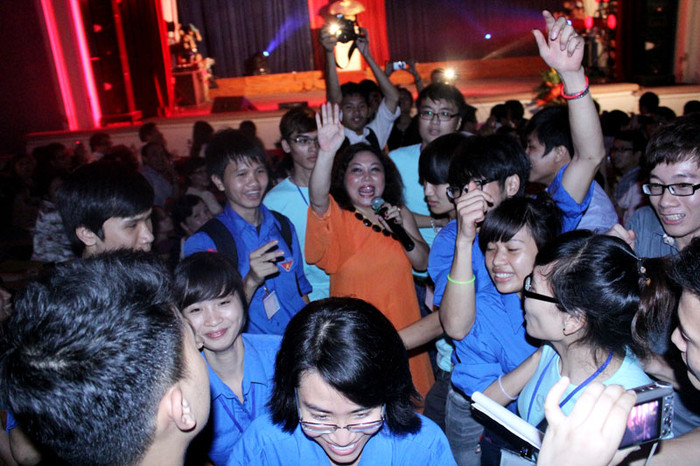 Và vòng vây của sinh viên trẻ. Chùm ảnh: Học sinh đến trường trên con đường... "tử thần" Điểm danh những hot girl "siêu kute" làm "điên đảo" mạng facebook Những gương mặt sáng giá nhất vòng 3 Imiss Thăng Long 2012