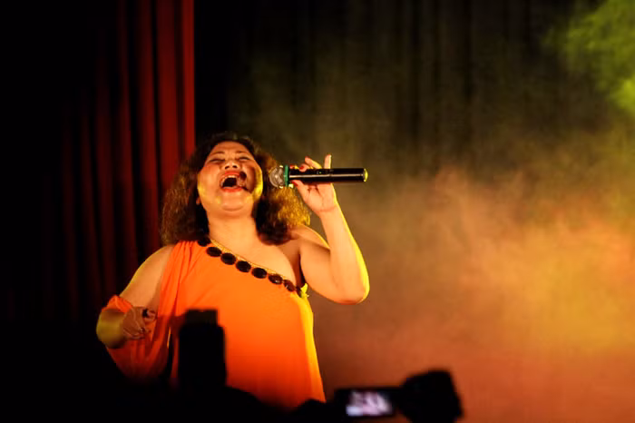 Khi đã biểu diễn Siu luôn “cháy” hết mình trong những ca khúc mang đậm chất núi rừng Tây Nguyên. Chùm ảnh: Học sinh đến trường trên con đường... "tử thần" Điểm danh những hot girl "siêu kute" làm "điên đảo" mạng facebook Những gương mặt sáng giá nhất vòng 3 Imiss Thăng Long 2012