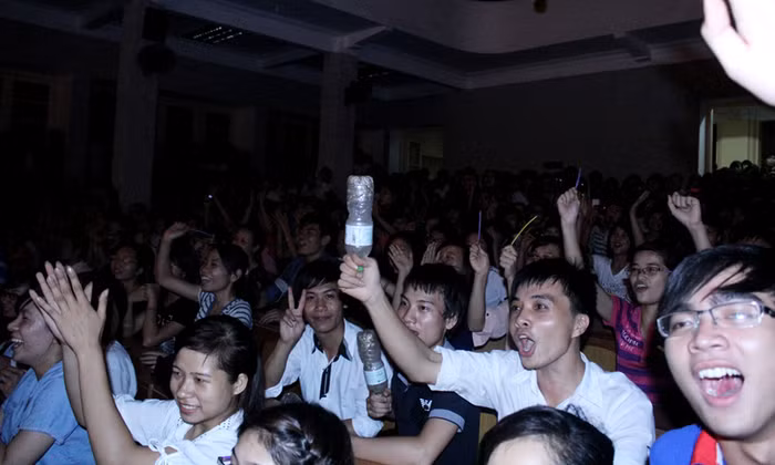 Sinh viên hô to tên Siu Black. Chùm ảnh: Học sinh đến trường trên con đường... "tử thần" Điểm danh những hot girl "siêu kute" làm "điên đảo" mạng facebook Những gương mặt sáng giá nhất vòng 3 Imiss Thăng Long 2012