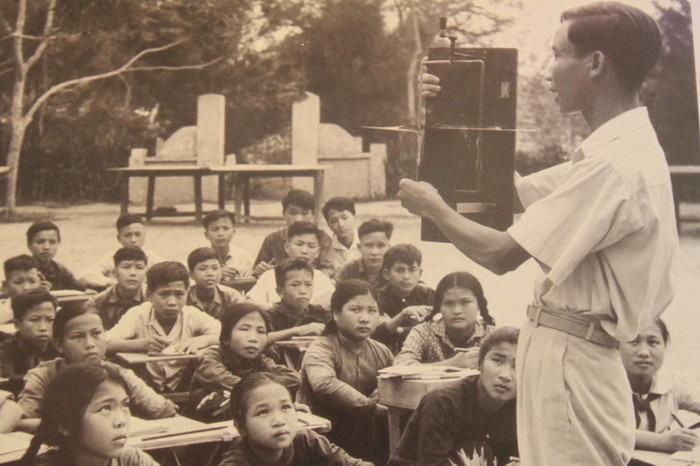 Một lớp học trong kháng chiến. >>Chàng trai không tay người Dao đỗ Đại học >>Đáng yêu những thiên thần nhỏ ngày khai trường >>Những hình ảnh đẹp nhất lễ khai giảng 2012