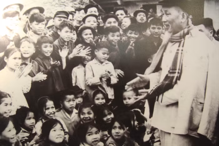 Thật vinh dự và tự hào đối với các cháu thiếu nhi trường cấp II Tam Sơn, Tiên Sơn, Bắc Ninh - "Quê hương nghìn việc tốt" được đón Bác Hồ thăm sáng ngày 1/1/1967. >>Chàng trai không tay người Dao đỗ Đại học >>Đáng yêu những thiên thần nhỏ ngày khai trường >>Những hình ảnh đẹp nhất lễ khai giảng 2012 Thật vinh dự và tự hào đối với các cháu thiếu nhi trường cấp II Tam Sơn, Tiên Sơn, Bắc Ninh - "Quê hương nghìn việc tốt" được đón Bác Hồ thăm sáng ngày 1/1/1967. >>Chàng trai không tay người Dao đỗ Đại học >>Đáng yêu những thiên thần nhỏ ngày khai trường >>Những hình ảnh đẹp nhất lễ khai giảng 2012