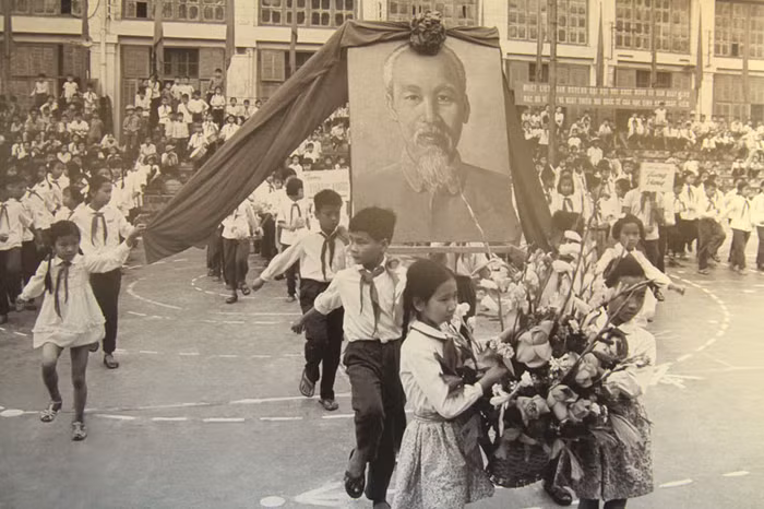 Một hình ảnh đẹp trong ngày khai giảng năm học mới >>Chàng trai không tay người Dao đỗ Đại học >>Đáng yêu những thiên thần nhỏ ngày khai trường >>Những hình ảnh đẹp nhất lễ khai giảng 2012 Một hình ảnh đẹp trong ngày khai giảng năm học mới >>Chàng trai không tay người Dao đỗ Đại học >>Đáng yêu những thiên thần nhỏ ngày khai trường >>Những hình ảnh đẹp nhất lễ khai giảng 2012