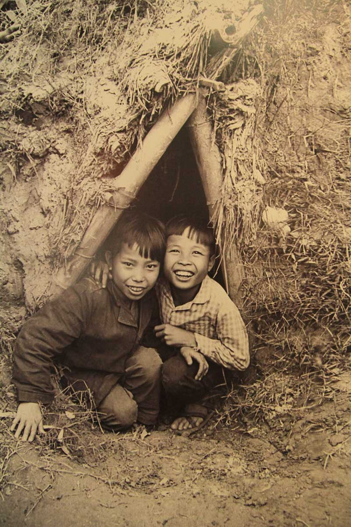 Nụ cười học sinh thời chiến. >>Chàng trai không tay người Dao đỗ Đại học >>Đáng yêu những thiên thần nhỏ ngày khai trường >>Những hình ảnh đẹp nhất lễ khai giảng 2012