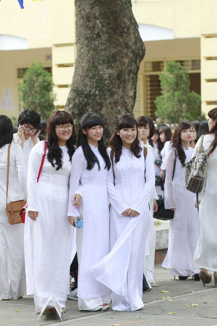 Các nữ sinh Trường THPT Việt Đức (Hà Nội) lung linh trong tà áo dài truyền thống. >>Gặp cô giáo siêu kute trong ngày khai giảng trường Ams >>Xúc động hình ảnh chú lính chì Thiện Nhân vào lớp 1 >>Xúc động clip: Học sinh khiếm thính hát Quốc ca bằng tay Các nữ sinh Trường THPT Việt Đức (Hà Nội) lung linh trong tà áo dài truyền thống. >>Gặp cô giáo siêu kute trong ngày khai giảng trường Ams >>Xúc động hình ảnh chú lính chì Thiện Nhân vào lớp 1 >>Xúc động clip: Học sinh khiếm thính hát Quốc ca bằng tay