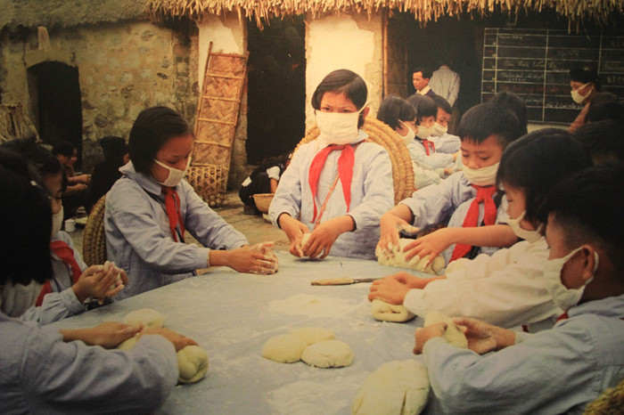 Ở lớp học các em học sinh tự làm bánh mỳ để ăn. >>Chàng trai không tay người Dao đỗ Đại học >>Đáng yêu những thiên thần nhỏ ngày khai trường >>Những hình ảnh đẹp nhất lễ khai giảng 2012 Ở lớp học các em học sinh tự làm bánh mỳ để ăn. >>Chàng trai không tay người Dao đỗ Đại học >>Đáng yêu những thiên thần nhỏ ngày khai trường >>Những hình ảnh đẹp nhất lễ khai giảng 2012