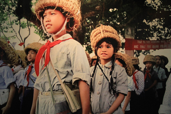 Đến trường phải đội mũ rơm để tránh mảnh đạn. >>Chàng trai không tay người Dao đỗ Đại học >>Đáng yêu những thiên thần nhỏ ngày khai trường >>Những hình ảnh đẹp nhất lễ khai giảng 2012 Đến trường phải đội mũ rơm để tránh mảnh đạn. >>Chàng trai không tay người Dao đỗ Đại học >>Đáng yêu những thiên thần nhỏ ngày khai trường >>Những hình ảnh đẹp nhất lễ khai giảng 2012