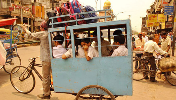 Sau giờ học các em tiếp tục đi trên những chiếc xe đạp do người dân tự chế với thiết kế làm sao chở được càng nhiều người càng tốt. >> ĐẦU NĂM HỌC MỚI, HỌC SINH THỦ ĐÔ ĐÙA VỚI TỬ THẦN >> HỌC SINH TRƯỜNG AMSTERDAM PHÁT SỐT VÌ CÔ GIÁO 9X Sau giờ học các em tiếp tục đi trên những chiếc xe đạp do người dân tự chế với thiết kế làm sao chở được càng nhiều người càng tốt. >> ĐẦU NĂM HỌC MỚI, HỌC SINH THỦ ĐÔ ĐÙA VỚI TỬ THẦN >> HỌC SINH TRƯỜNG AMSTERDAM PHÁT SỐT VÌ CÔ GIÁO 9X