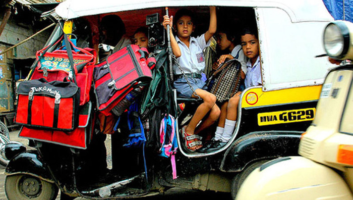 Học sinh nhồi nhét trên những chiếc xe chật chội trên đường tới trường. >> ĐẦU NĂM HỌC MỚI, HỌC SINH THỦ ĐÔ ĐÙA VỚI TỬ THẦN >> HỌC SINH TRƯỜNG AMSTERDAM PHÁT SỐT VÌ CÔ GIÁO 9X Học sinh nhồi nhét trên những chiếc xe chật chội trên đường tới trường. >> ĐẦU NĂM HỌC MỚI, HỌC SINH THỦ ĐÔ ĐÙA VỚI TỬ THẦN >> HỌC SINH TRƯỜNG AMSTERDAM PHÁT SỐT VÌ CÔ GIÁO 9X