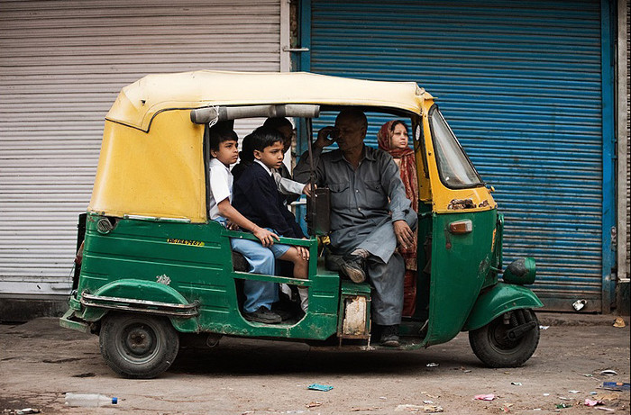 Ở Ấn Độ, việc được ngồi trên những chiếc xe cỡ lớn, sang trọng cũng được xem ở những "đẳng cấp" khác nhau. >> ĐẦU NĂM HỌC MỚI, HỌC SINH THỦ ĐÔ ĐÙA VỚI TỬ THẦN >> HỌC SINH TRƯỜNG AMSTERDAM PHÁT SỐT VÌ CÔ GIÁO 9X Ở Ấn Độ, việc được ngồi trên những chiếc xe cỡ lớn, sang trọng cũng được xem ở những "đẳng cấp" khác nhau. >> ĐẦU NĂM HỌC MỚI, HỌC SINH THỦ ĐÔ ĐÙA VỚI TỬ THẦN >> HỌC SINH TRƯỜNG AMSTERDAM PHÁT SỐT VÌ CÔ GIÁO 9X