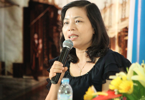 Bà Trần Thị Thắm – Vụ phó Vụ giáo dục tiểu học (Bộ GD&ĐT) cho biết, việc bắt ép trẻ con học tập quá sức đang trở thành xu hướng chung của các bậc phụ huynh hiện nay. Điều này hoàn toàn phản khoa học, làm ảnh hưởng tới tâm lý cũng như kết quả học tập của trẻ. Bà Trần Thị Thắm – Vụ phó Vụ giáo dục tiểu học (Bộ GD&ĐT) cho biết, việc bắt ép trẻ con học tập quá sức đang trở thành xu hướng chung của các bậc phụ huynh hiện nay. Điều này hoàn toàn phản khoa học, làm ảnh hưởng tới tâm lý cũng như kết quả học tập của trẻ.