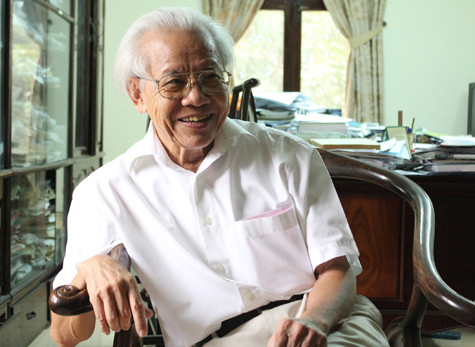 Tôi mở trường Thực nghiệm là để hỏi học sinh: “Thưa các em, thầy làm thế có đúng không?” Thực nghiệm là thế. Học sinh bảo không được thì mình phải sửa. Ảnh Xuân Trung