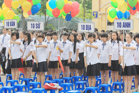 Hơn 500 học sinh khối 10 dự Lễ khai giảng sáng nay. Ảnh Xuân Trung