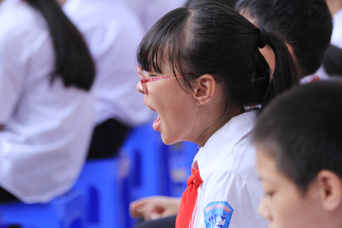 >>Những hình ảnh đẹp nhất lễ khai trường 2012 >> Rơi nước mắt, học sinh quỳ đất trong lễ tựu trường Chùm ảnh: Nét hồn nhiên của các bé khiếm thính ngày tựu trường Chùm ảnh: Đáng yêu những 'thiên thần nhỏ' ngày khai trường