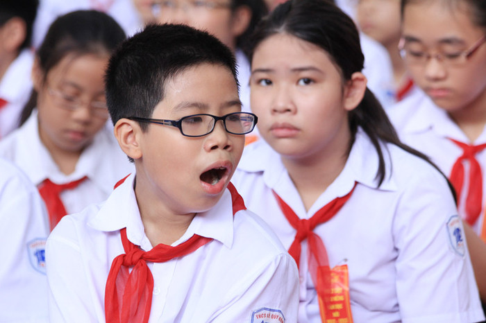 >>Những hình ảnh đẹp nhất lễ khai trường 2012 >> Rơi nước mắt, học sinh quỳ đất trong lễ tựu trường Chùm ảnh: Nét hồn nhiên của các bé khiếm thính ngày tựu trường Chùm ảnh: Đáng yêu những 'thiên thần nhỏ' ngày khai trường