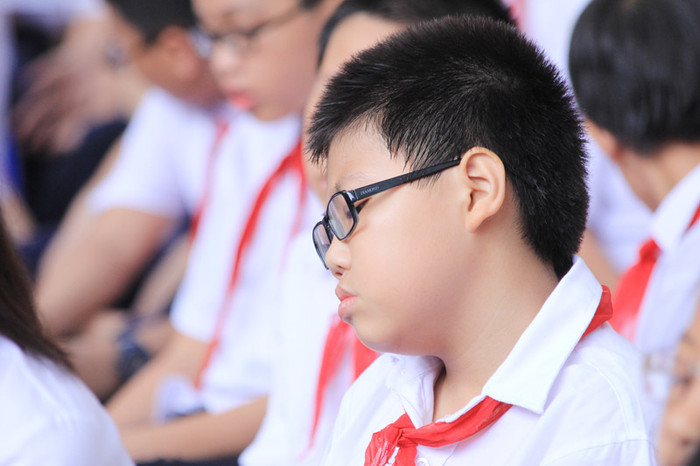 Buồn ngủ, mệt mỏi... >>Những hình ảnh đẹp nhất lễ khai trường 2012 >> Rơi nước mắt, học sinh quỳ đất trong lễ tựu trường Chùm ảnh: Nét hồn nhiên của các bé khiếm thính ngày tựu trường Chùm ảnh: Đáng yêu những 'thiên thần nhỏ' ngày khai trường