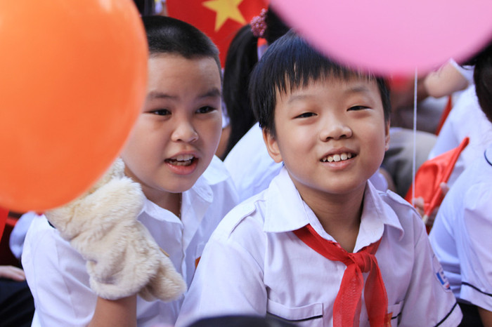 Những nụ cười nở trên môi các em báo hiệu một năm học hứa hẹn nhiều niềm vui và thành công. Chùm ảnh: Nữ sinh cực "xì tin" trong ngày khai trường >>Nữ sinh đẹp rạng ngời ngày khai trường >>Những thầy cô là hotgirl, hotboy nổi đình nổi đám Những nụ cười nở trên môi các em báo hiệu một năm học hứa hẹn nhiều niềm vui và thành công. Chùm ảnh: Nữ sinh cực "xì tin" trong ngày khai trường >>Nữ sinh đẹp rạng ngời ngày khai trường >>Những thầy cô là hotgirl, hotboy nổi đình nổi đám