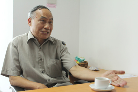 Ông Nguyễn Kế Hào: Cách làm sách bây giờ không có nhiều người có trình độ, không có nhiều người có tâm đúng nghĩa, nó chỉ là những mảnh ghép. Ông Nguyễn Kế Hào: Cách làm sách bây giờ không có nhiều người có trình độ, không có nhiều người có tâm đúng nghĩa, nó chỉ là những mảnh ghép.