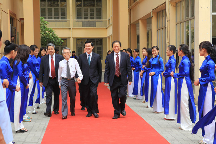 Đặc biệt, vinh dự đón tiếp Chủ tịch nước Trương Tấn Sang tới thăm trường và dự Lễ khai giảng, đón tân sinh viên khóa K57 của trường. Đặc biệt, vinh dự đón tiếp Chủ tịch nước Trương Tấn Sang tới thăm trường và dự Lễ khai giảng, đón tân sinh viên khóa K57 của trường.