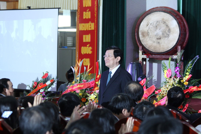 Chủ tịch nước cho rằng, vấn đề đào tạo trong đại học, trong những năm tới tăng cường và nâng cao hơn nữa chất lượng đào tạo và nghiên cứu khoa học, cả nghiên cứu cơ bản về lịch sử, đất nước, con người Việt Nam cũng như nghiên cứu các nước, các khu vực trên thế giới. Chủ tịch nước cho rằng, vấn đề đào tạo trong đại học, trong những năm tới tăng cường và nâng cao hơn nữa chất lượng đào tạo và nghiên cứu khoa học, cả nghiên cứu cơ bản về lịch sử, đất nước, con người Việt Nam cũng như nghiên cứu các nước, các khu vực trên thế giới.