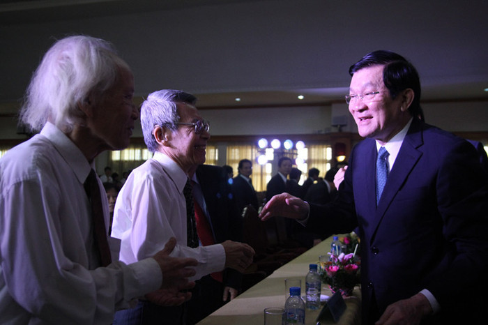 Và GS Đinh Xuân Lâm. Và GS Đinh Xuân Lâm.