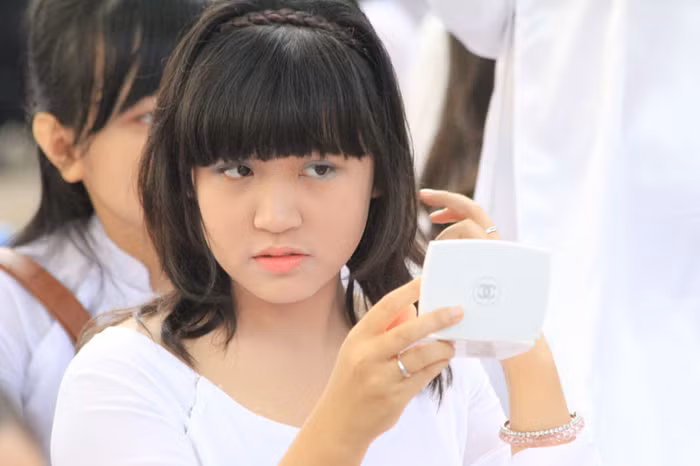 Tự làm đẹp cho mình. Chùm ảnh: Giới trẻ Hà Thành chào Quốc khánh bằng đàn ghita >>Nữ sinh đẹp rạng ngời ngày khai trường Rơi nước mắt, học sinh quỳ đất trong lễ khai giảng Phát sốt vì cô giáo 9X xinh đẹp của trường Chuyên Hà Nội - Amsterdam