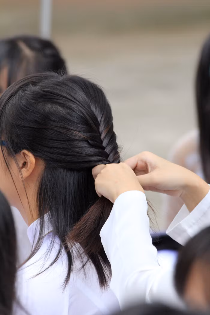 Chùm ảnh: Giới trẻ Hà Thành chào Quốc khánh bằng đàn ghita >>Nữ sinh đẹp rạng ngời ngày khai trường Rơi nước mắt, học sinh quỳ đất trong lễ khai giảng Phát sốt vì cô giáo 9X xinh đẹp của trường Chuyên Hà Nội - Amsterdam