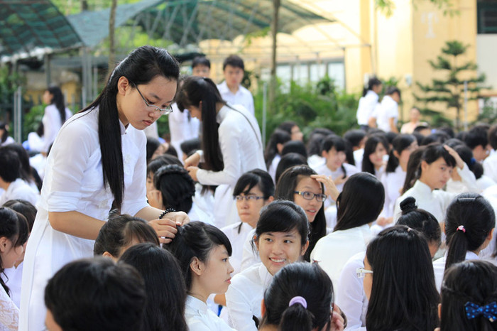 Chùm ảnh: Giới trẻ Hà Thành chào Quốc khánh bằng đàn ghita >>Nữ sinh đẹp rạng ngời ngày khai trường Rơi nước mắt, học sinh quỳ đất trong lễ khai giảng Phát sốt vì cô giáo 9X xinh đẹp của trường Chuyên Hà Nội - Amsterdam Chùm ảnh: Giới trẻ Hà Thành chào Quốc khánh bằng đàn ghita >>Nữ sinh đẹp rạng ngời ngày khai trường Rơi nước mắt, học sinh quỳ đất trong lễ khai giảng Phát sốt vì cô giáo 9X xinh đẹp của trường Chuyên Hà Nội - Amsterdam