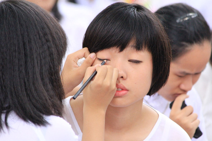 Trang điểm cho bạn. Chùm ảnh: Giới trẻ Hà Thành chào Quốc khánh bằng đàn ghita >>Nữ sinh đẹp rạng ngời ngày khai trường Rơi nước mắt, học sinh quỳ đất trong lễ khai giảng Phát sốt vì cô giáo 9X xinh đẹp của trường Chuyên Hà Nội - Amsterdam Trang điểm cho bạn. Chùm ảnh: Giới trẻ Hà Thành chào Quốc khánh bằng đàn ghita >>Nữ sinh đẹp rạng ngời ngày khai trường Rơi nước mắt, học sinh quỳ đất trong lễ khai giảng Phát sốt vì cô giáo 9X xinh đẹp của trường Chuyên Hà Nội - Amsterdam