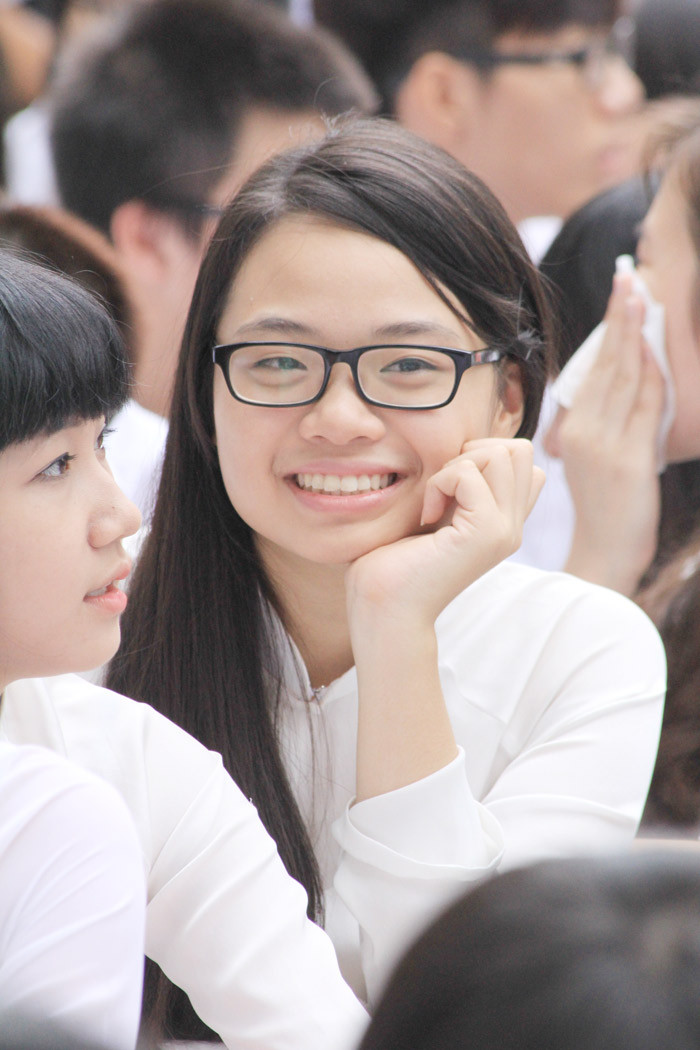 Nét duyên dáng, hồn nhiên tuổi học trò. Chùm ảnh: Giới trẻ Hà Thành chào Quốc khánh bằng đàn ghita >>Nữ sinh đẹp rạng ngời ngày khai trường Rơi nước mắt, học sinh quỳ đất trong lễ khai giảng Phát sốt vì cô giáo 9X xinh đẹp của trường Chuyên Hà Nội - Amsterdam Nét duyên dáng, hồn nhiên tuổi học trò. Chùm ảnh: Giới trẻ Hà Thành chào Quốc khánh bằng đàn ghita >>Nữ sinh đẹp rạng ngời ngày khai trường Rơi nước mắt, học sinh quỳ đất trong lễ khai giảng Phát sốt vì cô giáo 9X xinh đẹp của trường Chuyên Hà Nội - Amsterdam