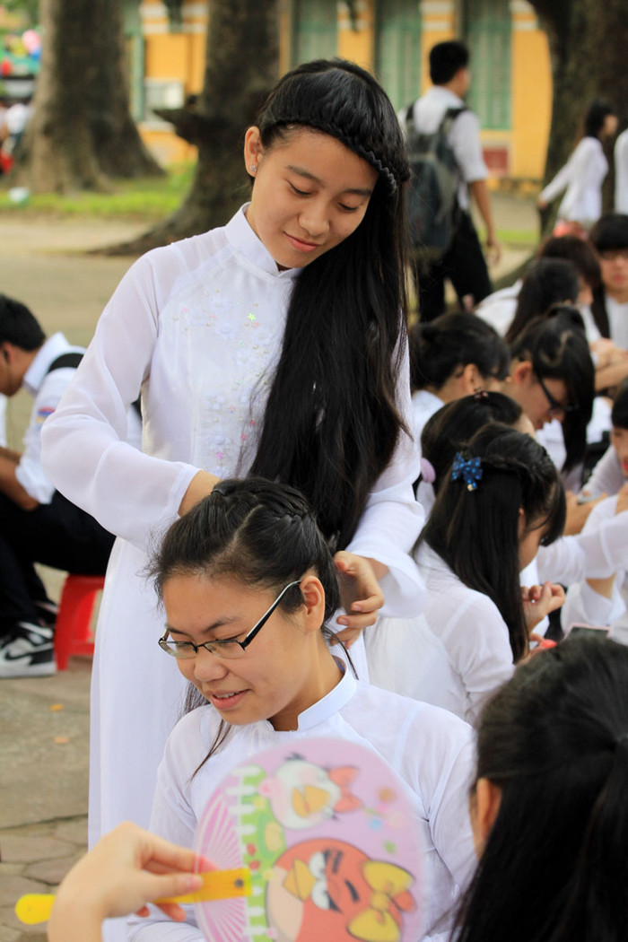 Chùm ảnh: Giới trẻ Hà Thành chào Quốc khánh bằng đàn ghita >>Nữ sinh đẹp rạng ngời ngày khai trường Rơi nước mắt, học sinh quỳ đất trong lễ khai giảng Phát sốt vì cô giáo 9X xinh đẹp của trường Chuyên Hà Nội - Amsterdam Chùm ảnh: Giới trẻ Hà Thành chào Quốc khánh bằng đàn ghita >>Nữ sinh đẹp rạng ngời ngày khai trường Rơi nước mắt, học sinh quỳ đất trong lễ khai giảng Phát sốt vì cô giáo 9X xinh đẹp của trường Chuyên Hà Nội - Amsterdam