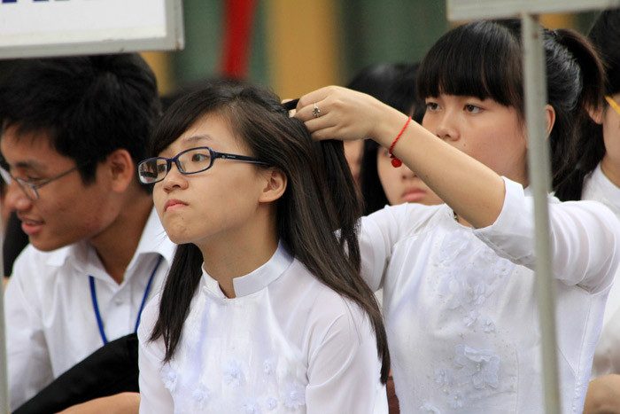 Tranh thủ kết cho bạn những kiểu tóc lạ mắt trong buổi khai giảng. Chùm ảnh: Giới trẻ Hà Thành chào Quốc khánh bằng đàn ghita >>Nữ sinh đẹp rạng ngời ngày khai trường Rơi nước mắt, học sinh quỳ đất trong lễ khai giảng Phát sốt vì cô giáo 9X xinh đẹp của trường Chuyên Hà Nội - Amsterdam Tranh thủ kết cho bạn những kiểu tóc lạ mắt trong buổi khai giảng. Chùm ảnh: Giới trẻ Hà Thành chào Quốc khánh bằng đàn ghita >>Nữ sinh đẹp rạng ngời ngày khai trường Rơi nước mắt, học sinh quỳ đất trong lễ khai giảng Phát sốt vì cô giáo 9X xinh đẹp của trường Chuyên Hà Nội - Amsterdam