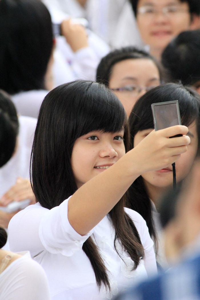 Chùm ảnh: Giới trẻ Hà Thành chào Quốc khánh bằng đàn ghita >>Nữ sinh đẹp rạng ngời ngày khai trường Rơi nước mắt, học sinh quỳ đất trong lễ khai giảng Phát sốt vì cô giáo 9X xinh đẹp của trường Chuyên Hà Nội - Amsterdam Chùm ảnh: Giới trẻ Hà Thành chào Quốc khánh bằng đàn ghita >>Nữ sinh đẹp rạng ngời ngày khai trường Rơi nước mắt, học sinh quỳ đất trong lễ khai giảng Phát sốt vì cô giáo 9X xinh đẹp của trường Chuyên Hà Nội - Amsterdam