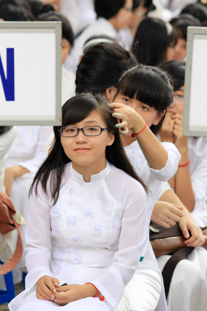 Chùm ảnh: Giới trẻ Hà Thành chào Quốc khánh bằng đàn ghita >>Nữ sinh đẹp rạng ngời ngày khai trường Rơi nước mắt, học sinh quỳ đất trong lễ khai giảng Phát sốt vì cô giáo 9X xinh đẹp của trường Chuyên Hà Nội - Amsterdam Chùm ảnh: Giới trẻ Hà Thành chào Quốc khánh bằng đàn ghita >>Nữ sinh đẹp rạng ngời ngày khai trường Rơi nước mắt, học sinh quỳ đất trong lễ khai giảng Phát sốt vì cô giáo 9X xinh đẹp của trường Chuyên Hà Nội - Amsterdam