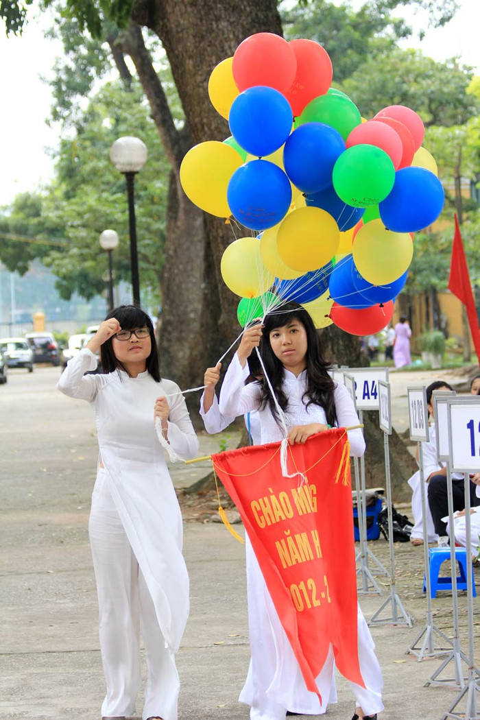 Chào năm học mới với những nét duyên mới của các nữ sinh. >>Gặp cô giáo siêu kute trong ngày khai giảng trường Ams >>Xúc động hình ảnh chú lính chì Thiện Nhân vào lớp 1 >>Xúc động clip: Học sinh khiếm thính hát Quốc ca bằng tay Chào năm học mới với những nét duyên mới của các nữ sinh. >>Gặp cô giáo siêu kute trong ngày khai giảng trường Ams >>Xúc động hình ảnh chú lính chì Thiện Nhân vào lớp 1 >>Xúc động clip: Học sinh khiếm thính hát Quốc ca bằng tay