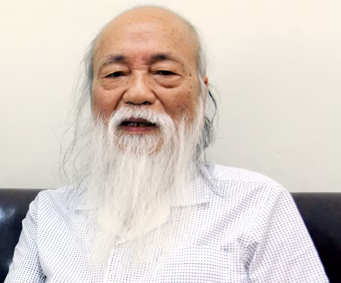 Thầy Văn Như Cương nêu quan điểm giáo dục trong năm 2014 chỉ là đổi khác chứ chưa rõ nét đổi mới. Ảnh Xuân Trung