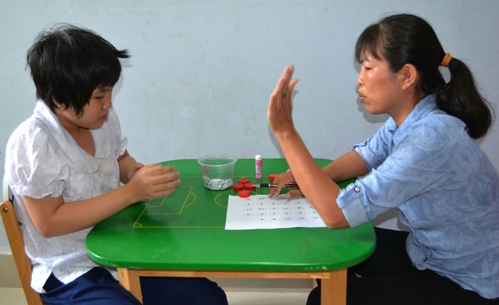 Thầy cô giáo dạy người khuyết tật cũng sẽ được hưởng phụ cấp đặc thù từ nhà nước. Thầy cô giáo dạy người khuyết tật cũng sẽ được hưởng phụ cấp đặc thù từ nhà nước.