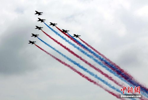 Đội bay nhào lộn tại Triển lãm hàng không Singapore 2014 Đội bay nhào lộn tại Triển lãm hàng không Singapore 2014