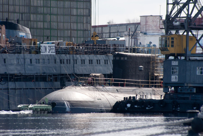 Tàu ngầm Hồ Chí Minh HQ-183 của Hải quân Việt Nam đang về nước bảo vệ chủ quyền biển đảo. Tàu ngầm Hồ Chí Minh HQ-183 của Hải quân Việt Nam đang về nước bảo vệ chủ quyền biển đảo.