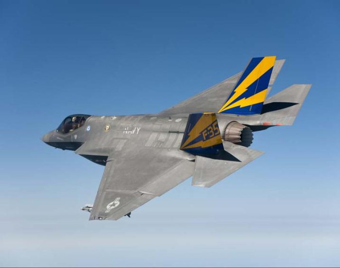Máy bay chiến đấu F-35C thử vũ khí Máy bay chiến đấu F-35C thử vũ khí