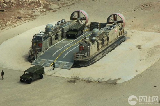 Nhật Bản dùng tàu đệm khí tiến hành diễn tập đổ bộ đoạt đảo