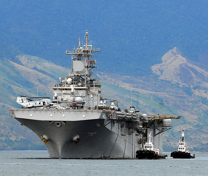 Tàu tấn công đổ bộ USS Essex lớp Wasp Mỹ Tàu tấn công đổ bộ USS Essex lớp Wasp Mỹ