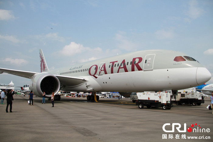 Máy bay chở khách Boeing 787 Dreamliner của Công ty hàng không Qatar tham gia Triển lãm hàng không quốc tế Singapore 2014 Máy bay chở khách Boeing 787 Dreamliner của Công ty hàng không Qatar tham gia Triển lãm hàng không quốc tế Singapore 2014