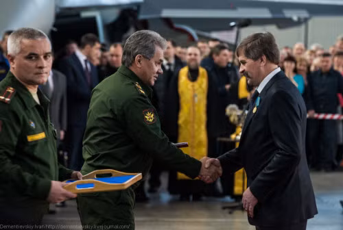 Bộ trưởng Quốc phòng Nga Sergei Shoigu trong lễ bàn giao