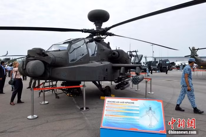 Máy bay trực thăng Apache tại Triển lãm