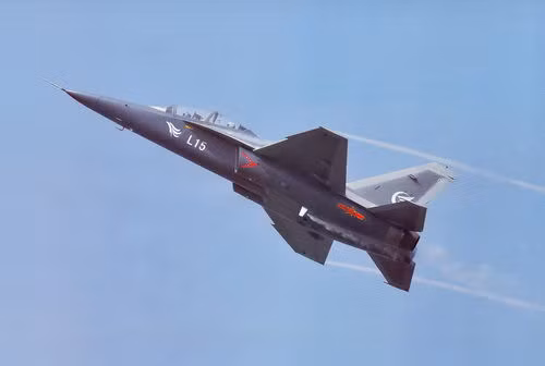 Máy bay huấn luyện L-15 Trung Quốc lệ thuộc vào động cơ của Ukraine