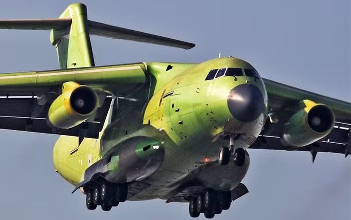Máy bay vận tải cỡ lớn Y-20 Trung Quốc