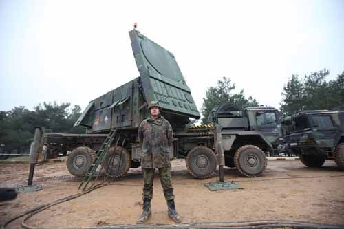 Hệ thống phòng thủ tên lửa Patriot được NATO triển khai ở Thổ Nhĩ Kỳ, sát biên giới với Syria Hệ thống phòng thủ tên lửa Patriot được NATO triển khai ở Thổ Nhĩ Kỳ, sát biên giới với Syria